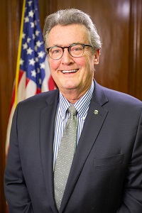 Official portrait of Robert E. Craven, Sr.